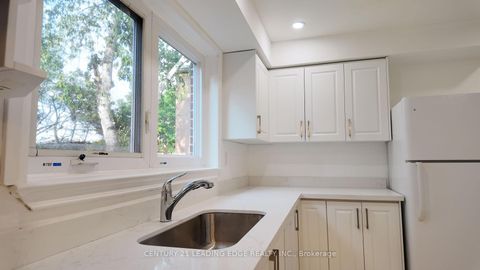 Photo 8 at 39 Waddington Crescent, Don Valley Village, Toronto