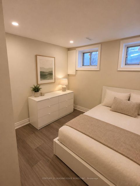 Photo 33 at 39 Waddington Crescent, Don Valley Village, Toronto