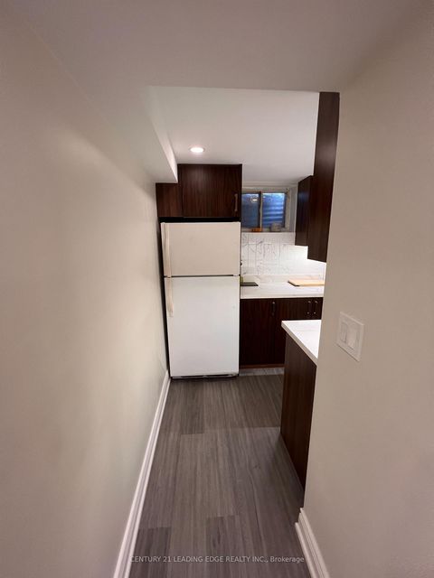 Photo 34 at 39 Waddington Crescent, Don Valley Village, Toronto