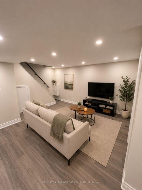 Photo 39 at 39 Waddington Crescent, Don Valley Village, Toronto