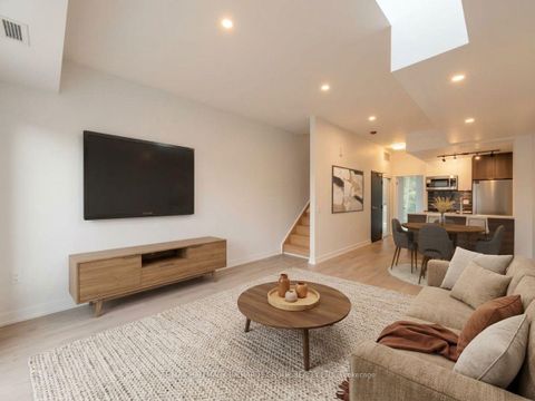 Photo 2 at 3 - 168 Clonmore Drive, Cliffside, Toronto