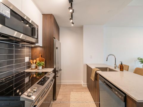 Photo 3 at 3 - 168 Clonmore Drive, Cliffside, Toronto