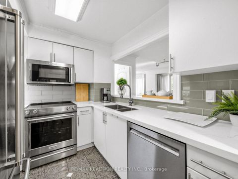 Photo 12 at 302 - 800 Spadina Road, Forest Hill South, Toronto