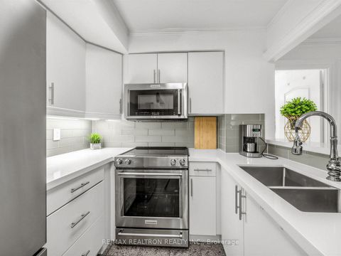 Photo 13 at 302 - 800 Spadina Road, Forest Hill South, Toronto