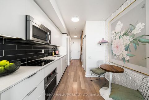 Photo 7 at 617 - 5 Hanna Avenue, Niagara, Toronto