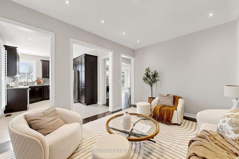 Photo 10 at 1 Bassview Court, Jefferson, Richmond Hill