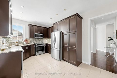 Photo 14 at 1 Bassview Court, Jefferson, Richmond Hill