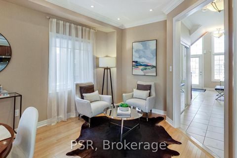 Photo 7 at 9 White Beach Crescent, Patterson, Vaughan