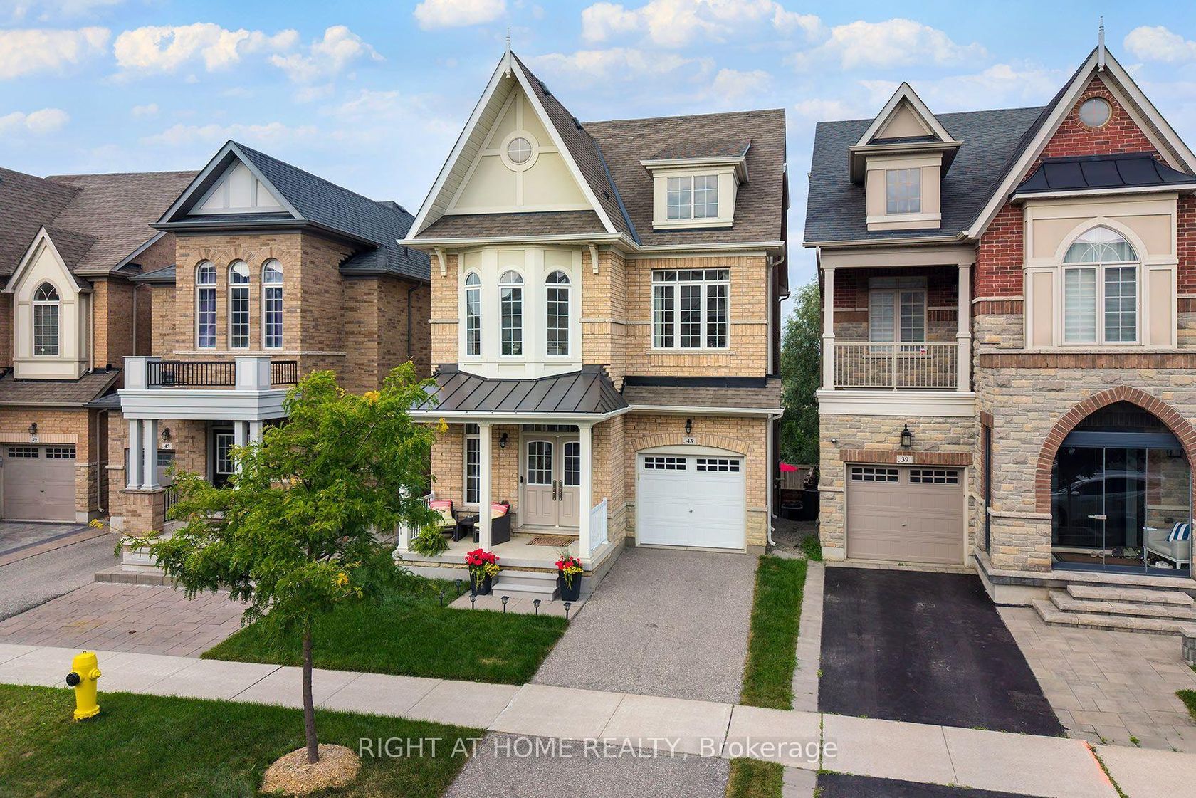 43 Hopewell Street, Kleinburg, Vaughan photo number 2