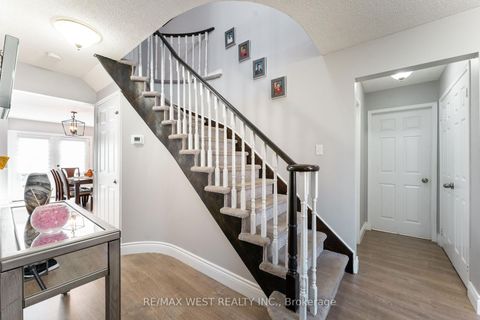Photo 3 at 19 Moore Place, Letitia Heights, Barrie