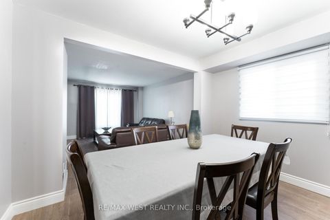 Photo 5 at 19 Moore Place, Letitia Heights, Barrie