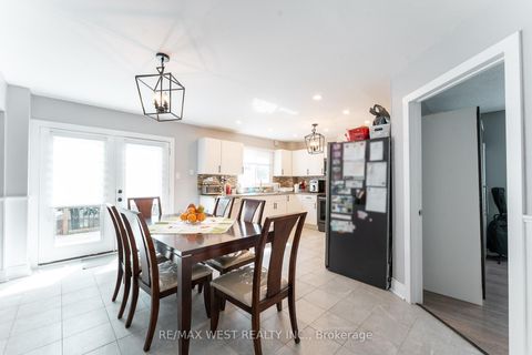 Photo 6 at 19 Moore Place, Letitia Heights, Barrie