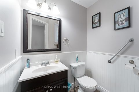 Photo 12 at 19 Moore Place, Letitia Heights, Barrie