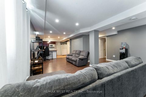 Photo 21 at 19 Moore Place, Letitia Heights, Barrie