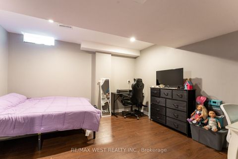 Photo 23 at 19 Moore Place, Letitia Heights, Barrie