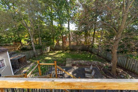 Photo 26 at 19 Moore Place, Letitia Heights, Barrie