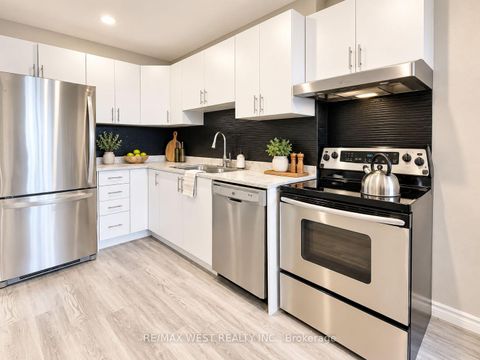 Photo 5 at 306 - 4062 Lawrence Avenue E, West Hill, Toronto