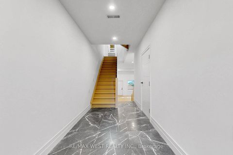 Photo 2 at 3 - 2639R Dundas Street W, Junction Area, Toronto