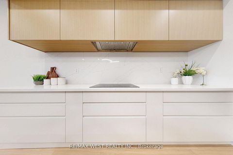 Photo 4 at 3 - 2639R Dundas Street W, Junction Area, Toronto