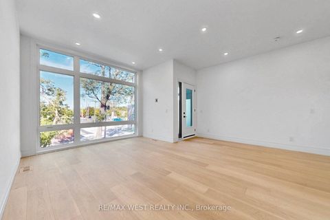 Photo 7 at 3 - 2639R Dundas Street W, Junction Area, Toronto