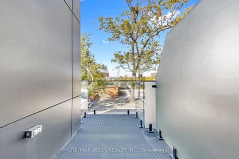 Photo 8 at 3 - 2639R Dundas Street W, Junction Area, Toronto