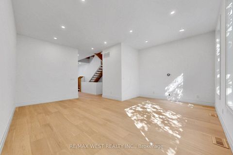 Photo 15 at 3 - 2639R Dundas Street W, Junction Area, Toronto