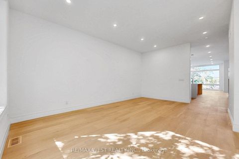 Photo 16 at 3 - 2639R Dundas Street W, Junction Area, Toronto