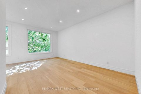 Photo 23 at 3 - 2639R Dundas Street W, Junction Area, Toronto