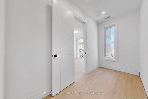 Photo 32 at 3 - 2639R Dundas Street W, Junction Area, Toronto