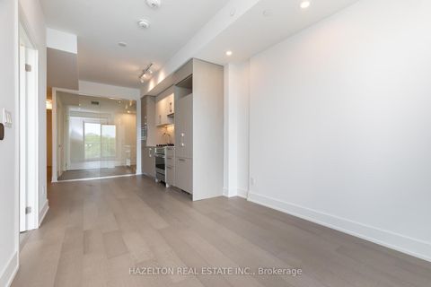 Photo 4 at 605 - 8 Manor Road W, Eglinton, Toronto