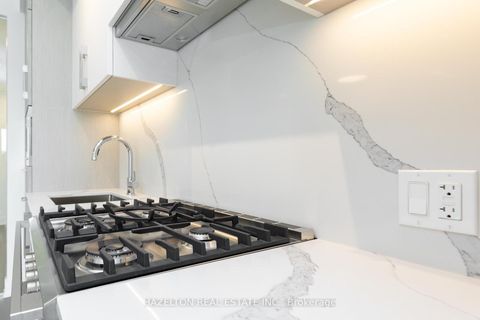 Photo 10 at 605 - 8 Manor Road W, Eglinton, Toronto