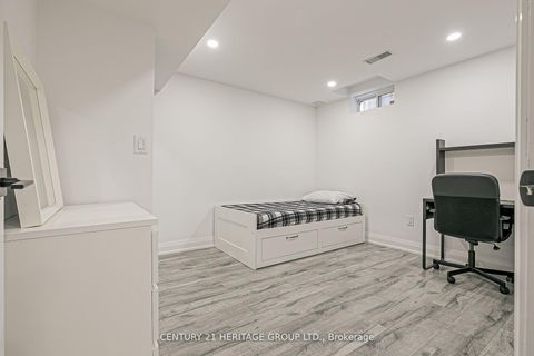 Photo 31 at 29 Eminence Road, Patterson, Vaughan