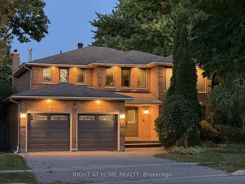 Photo 1 at 17 Piccadilly Road, Doncrest, Richmond Hill