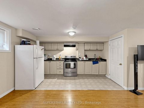 Photo 36 at 14 Bowsfield Road, York University Heights, Toronto
