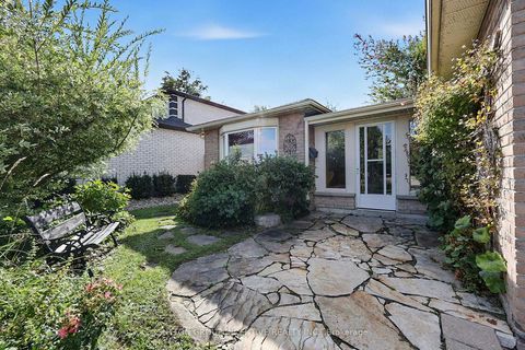 Photo 2 at 38 Trillium Crescent, Allandale Heights, Barrie