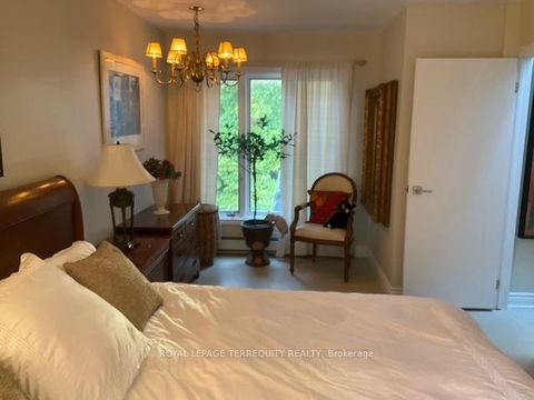 Photo 17 at 14 Humbercrest Boulevard, Lambton Baby Point, Toronto