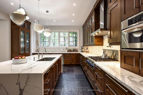 Photo 13 at 6 Vernham Avenue, Windfields, Toronto