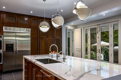 Photo 15 at 6 Vernham Avenue, Windfields, Toronto