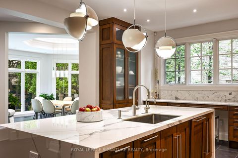 Photo 17 at 6 Vernham Avenue, Windfields, Toronto