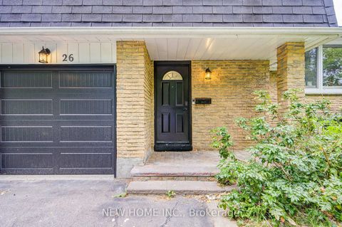 Photo 3 at 26 Penwick Crescent, North Richvale, Richmond Hill