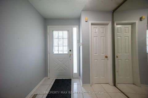 Photo 2 at 144 Bellrock Drive, Milliken, Toronto