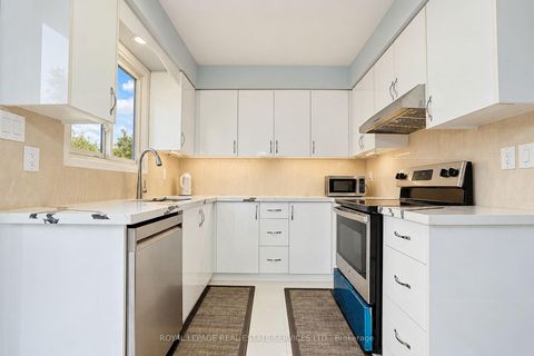 Photo 13 at 10 - 10 Reidmount Avenue, Malvern West, Toronto