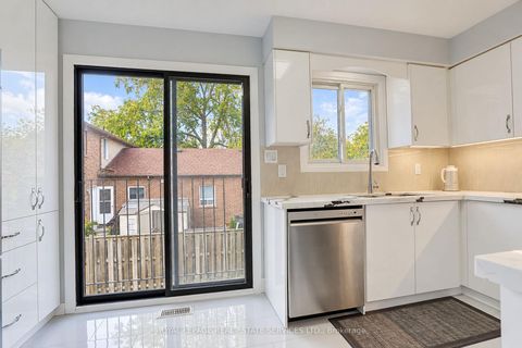 Photo 15 at 10 - 10 Reidmount Avenue, Malvern West, Toronto