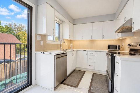 Photo 16 at 10 - 10 Reidmount Avenue, Malvern West, Toronto