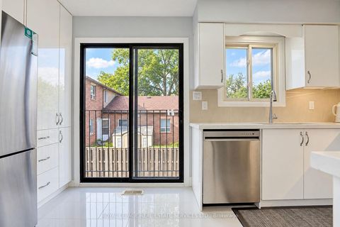 Photo 19 at 10 - 10 Reidmount Avenue, Malvern West, Toronto