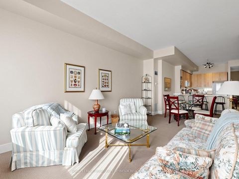 Photo 4 at 401 - 562 Eglinton Avenue E, Mount Pleasant East, Toronto