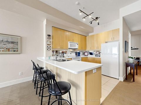 Photo 13 at 401 - 562 Eglinton Avenue E, Mount Pleasant East, Toronto
