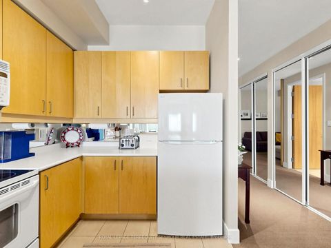 Photo 14 at 401 - 562 Eglinton Avenue E, Mount Pleasant East, Toronto