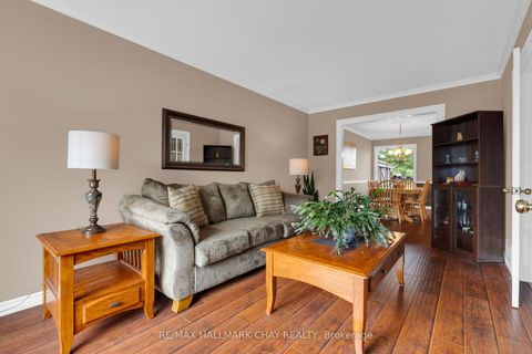 Photo 5 at 35 Grasett Crescent, West Bayfield, Barrie