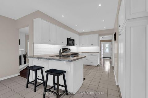 Photo 9 at 35 Grasett Crescent, West Bayfield, Barrie